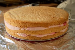 Himbeer-Sahne-Torte als Naked Cake